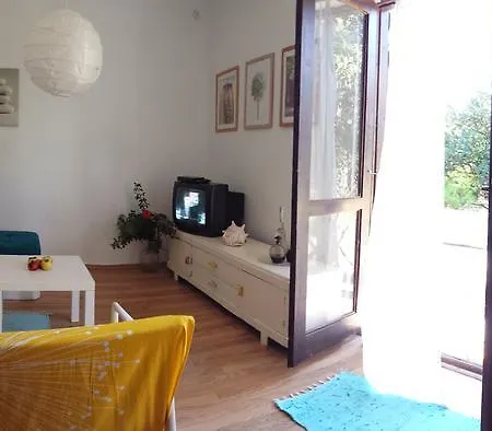 Holiday Pini Supetar